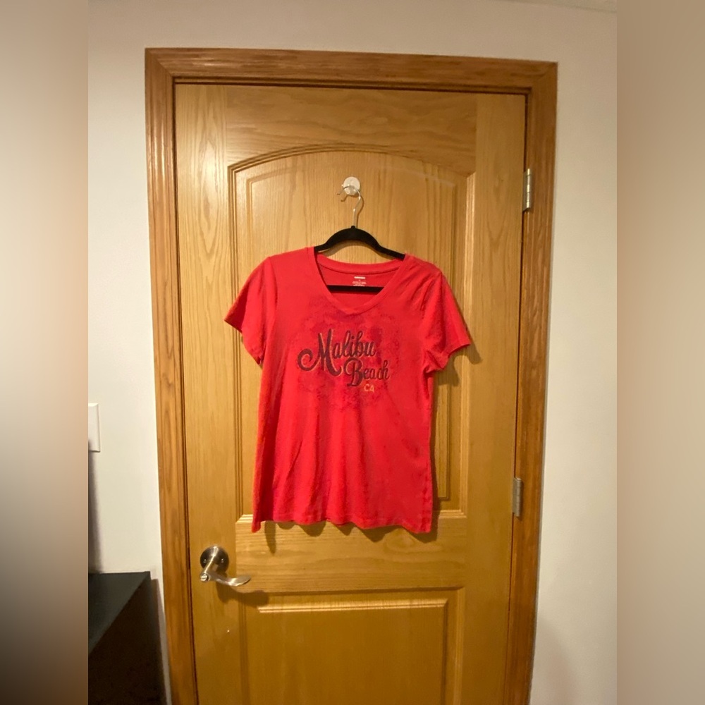 Women’s Size Medium Malibu Beach California Graphic Tee Shirt